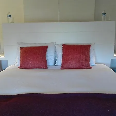 ベッド・アンド・ブレックファスト Little